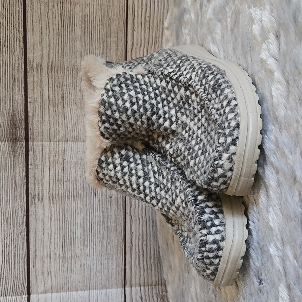 Hey Dude Grey/White Slippers, Women's Size 6, Great Condition